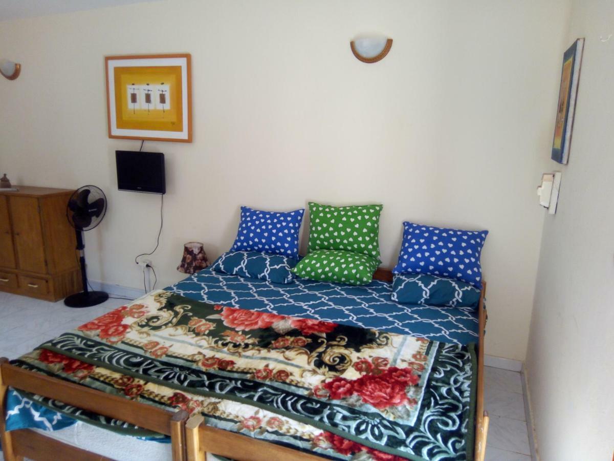 Chez Max Et Khady Apartment Dakar Exterior photo