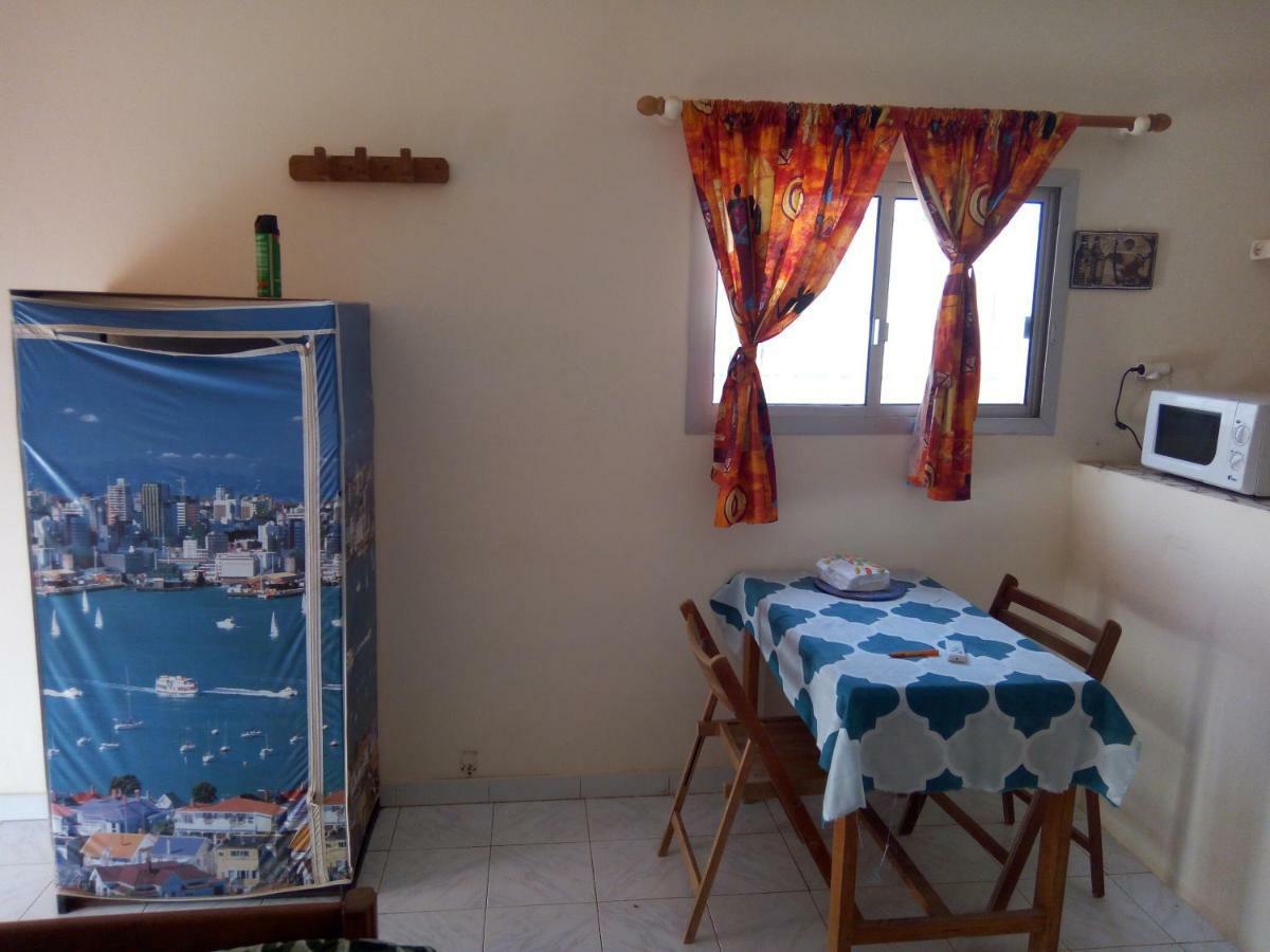 Chez Max Et Khady Apartment Dakar Exterior photo