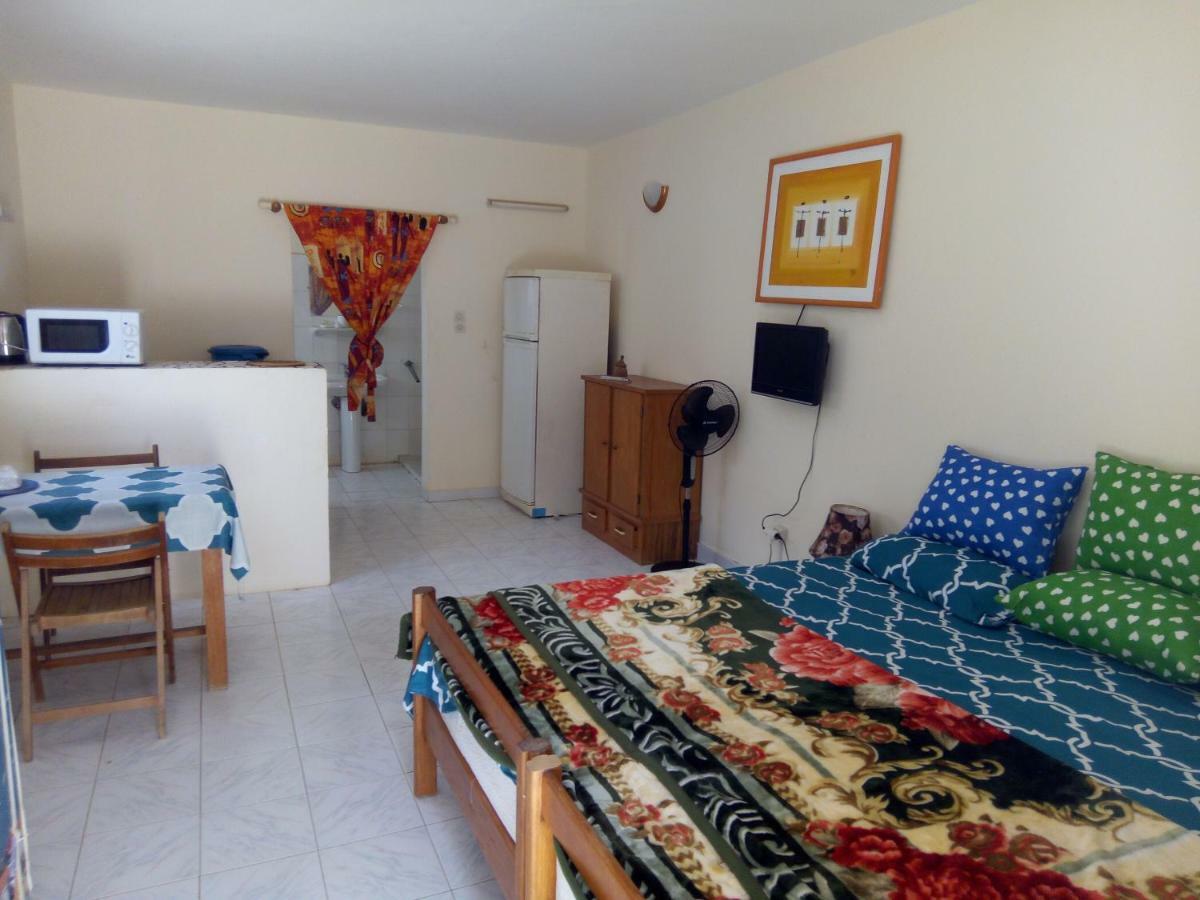 Chez Max Et Khady Apartment Dakar Exterior photo