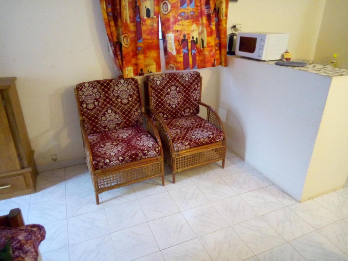 Chez Max Et Khady Apartment Dakar Exterior photo